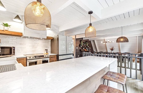 Hendersonville House | Modern A-Frame, Hot Tub, EV, 10 Guests, Dual King, 8 Mins from Downtown Hendersonville
