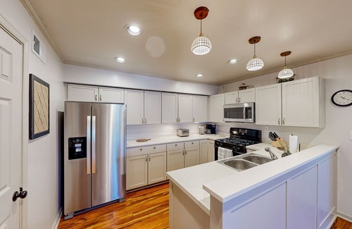 Buford Cabin | Modern adventure cabin with firepit, large balcony, games, & AC - dog-friendly