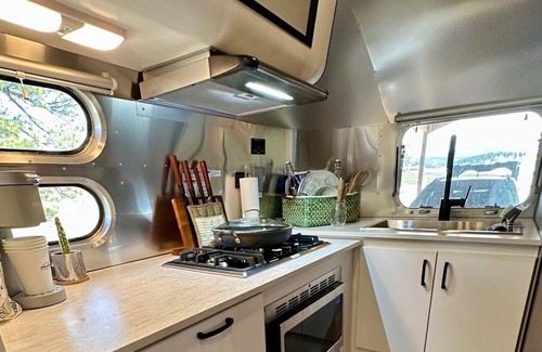 Chromo House | Modern Airstream with breathtaking Mountain view