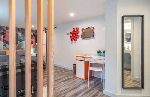 Vernon Apartment | Modern Alberta Arts Studio with King Bed in Prime Location