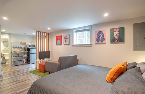 Vernon Apartment | Modern Alberta Arts Studio with King Bed in Prime Location