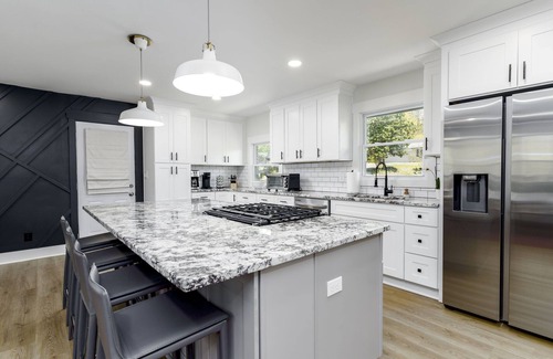 Alpharetta House | Modern Alpharetta Home-Sleeps 9