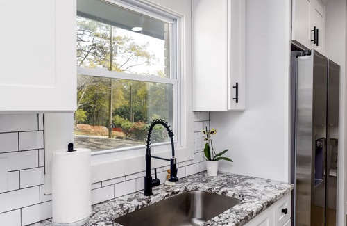 Alpharetta House | Modern Alpharetta Home-Sleeps 9