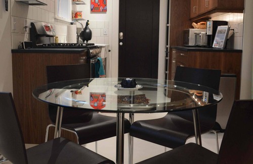 Wallingford Apartment | Modern and artsy 2 bed, 1 bath Green Lake/Wallingford private retreat