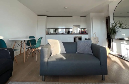Ferndale Apartment | Modern and Bright 1 Bedroom Flat in Clapham