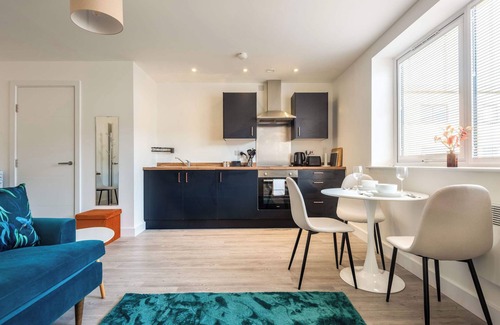 Eastleigh Apartment | Modern and Bright 1 Bedroom Apartment in Bradford