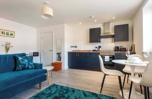 Eastleigh Apartment | Modern and Bright 1 Bedroom Apartment in Bradford