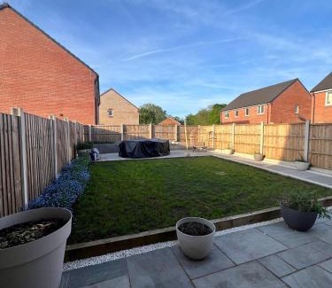 Winsford House | Modern and Bright 3BD House