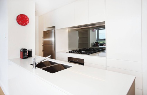 Zetland Apartment | Modern and Bright 3BR Executive Apartment in Zetland with Views