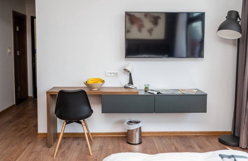 Old Town Apartment | Modern and Bright Studio - Main Street