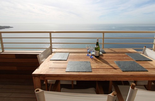 La Bonanova Apartment | Modern and Bright Two Bedroom Apartment with Stunning Views