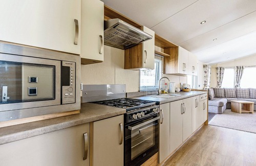 Bleadon House | Modern and contemporary 12ft-wide caravan with two twin.