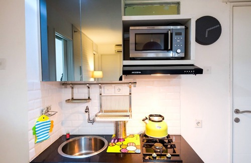 Jatinegara Apartment | Modern And Comfy 3BR Bassura City Apartment