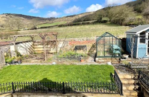 Cross House | Modern and cosy 4 bedroom home in the Mendip Hills, North Somerset