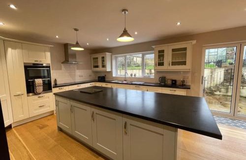 Cross House | Modern and cosy 4 bedroom home in the Mendip Hills, North Somerset