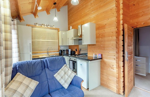 Banchory Ski Chalet | Modern and cosy lodge with one double and en suite walk in shower.
