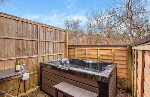 Banchory Ski Chalet | Modern and cosy lodge with one double and en suite walk in shower.