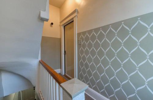 North Bergen Apartment | Modern and cozy 2-bed apt close to NYC - No Car Needed