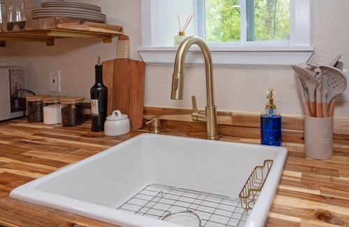 Little Rock Cottage | Modern and cozy cottage. Spacious and conveniently located near medical center