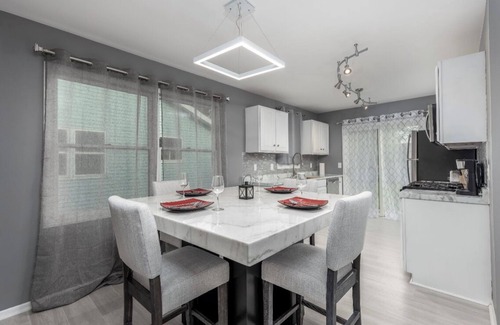 Ottawa Villa | Modern and Cozy Home with Fireplace