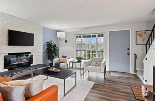 SeaTac Apartment | Modern and elegant condominium