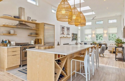 Clearwater Beach House | Modern and fully equipped 4-bedroom house in East Hampton