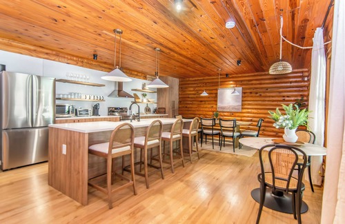 Cumming Cabin | Modern and Luxurious Cabin Retreat, 5 minutes from Cumming City Center