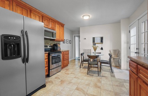 Glencliff House | Modern and Musical 1950s Ranch-Sleeps 5