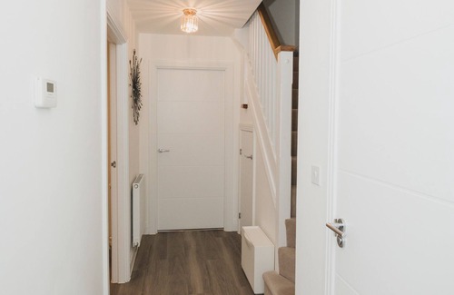 Bracknell House | Modern and Outstanding Bracknell House