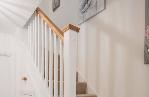 Bracknell House | Modern and Outstanding Bracknell House