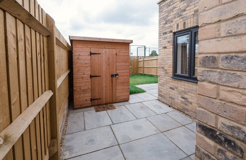 Bracknell House | Modern and Outstanding Bracknell House