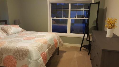 Traverse City House | Modern and Pristine Condo -By the GT Commons