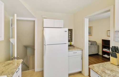 Libertyville Apartment | Modern and Spacious 2-Story