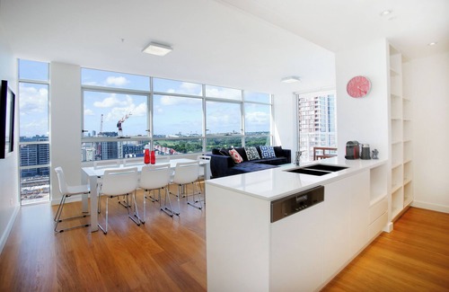 Zetland Apartment | Modern and Spacious 3BR Zetland Apartment with Views over Moore Park