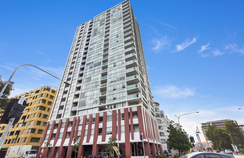 Zetland Apartment | Modern and Spacious 3BR Zetland Apartment with Views over Moore Park