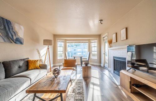 Haller Lake Apartment | Modern and spacious Apartment- Gym, Wifi, Free Parking