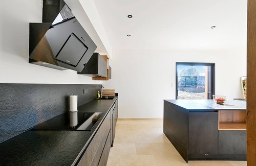 Les Plans House | Modern and spacious vacation home with pool.