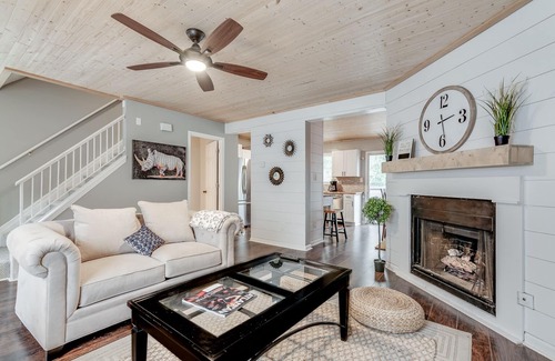 Town Center House | Modern and Stunning townhouse close to KSU