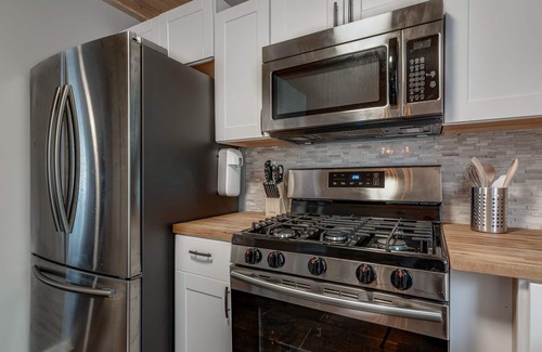 Town Center House | Modern and Stunning townhouse close to KSU