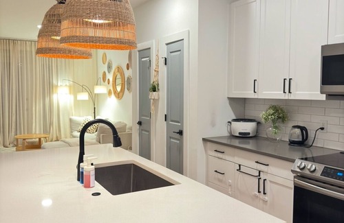 Lake Hart Apartment | Modern and Stylish 1-bedroom + Den in beautiful Orlando