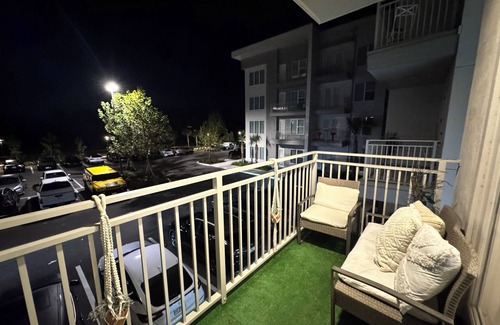 Lake Hart Apartment | Modern and Stylish 1-bedroom + Den in beautiful Orlando