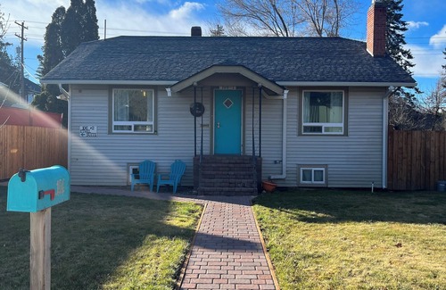 Ellensburg Apartment | Modern and Stylish 1 Bedroom Suite in Historic District of Ellensburg.