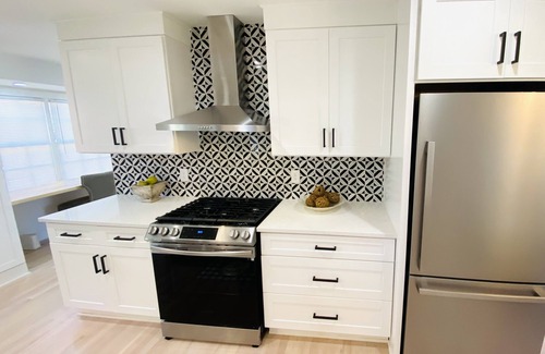 Alpharetta House | Modern and Stylish Creekside Retreat Home - Walk to Downtown