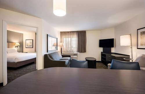 Tempe Hotel | Modern and Stylish Suite in Tempe! 2 Spacious Units, Full Kitchen, Outdoor Pool!