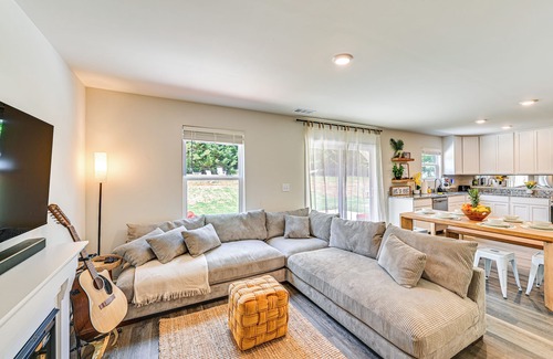 Anderson House | Modern Anderson Home w/Fire Pit & Grill