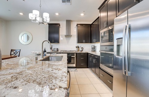 Antelope House | Modern Antelope Home: 14 Mi to Downtown Sacramento