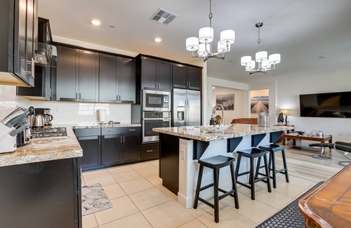 Antelope House | Modern Antelope Home: 14 Mi to Downtown Sacramento
