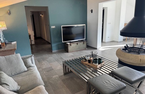 Abbazia Apartment | Modern apartment with mountain views