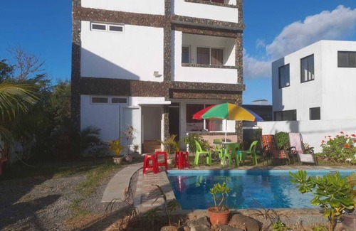 Pointe aux Biches Apartment | Modern apartment with common pool near sandy beach