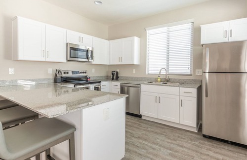 Litchfield Park Apartment | Modern Apartment in Prime Location (ID7319X89)